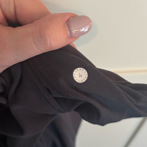 Lululemon joggers black size 4 - Picture 4 of 5